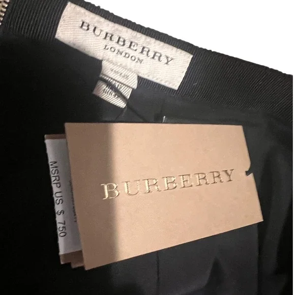 Burberry London Parade Red & Black Silk Jacquard Pleated A-Line Skirt NWT $750 - Picture 6 of 7